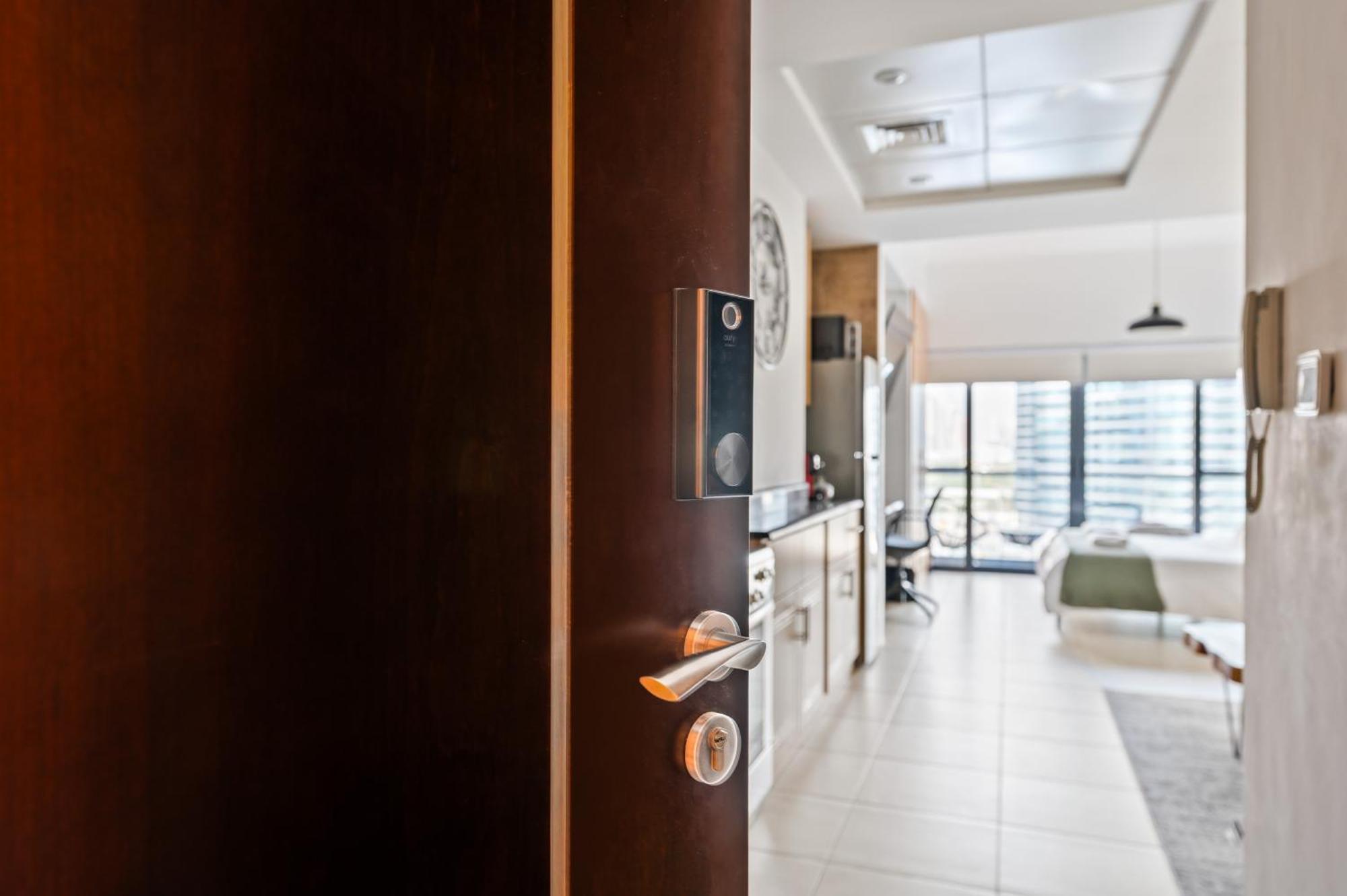 Upscale Studio Full Lake View In Goldcrest View Tower دبي المظهر الخارجي الصورة