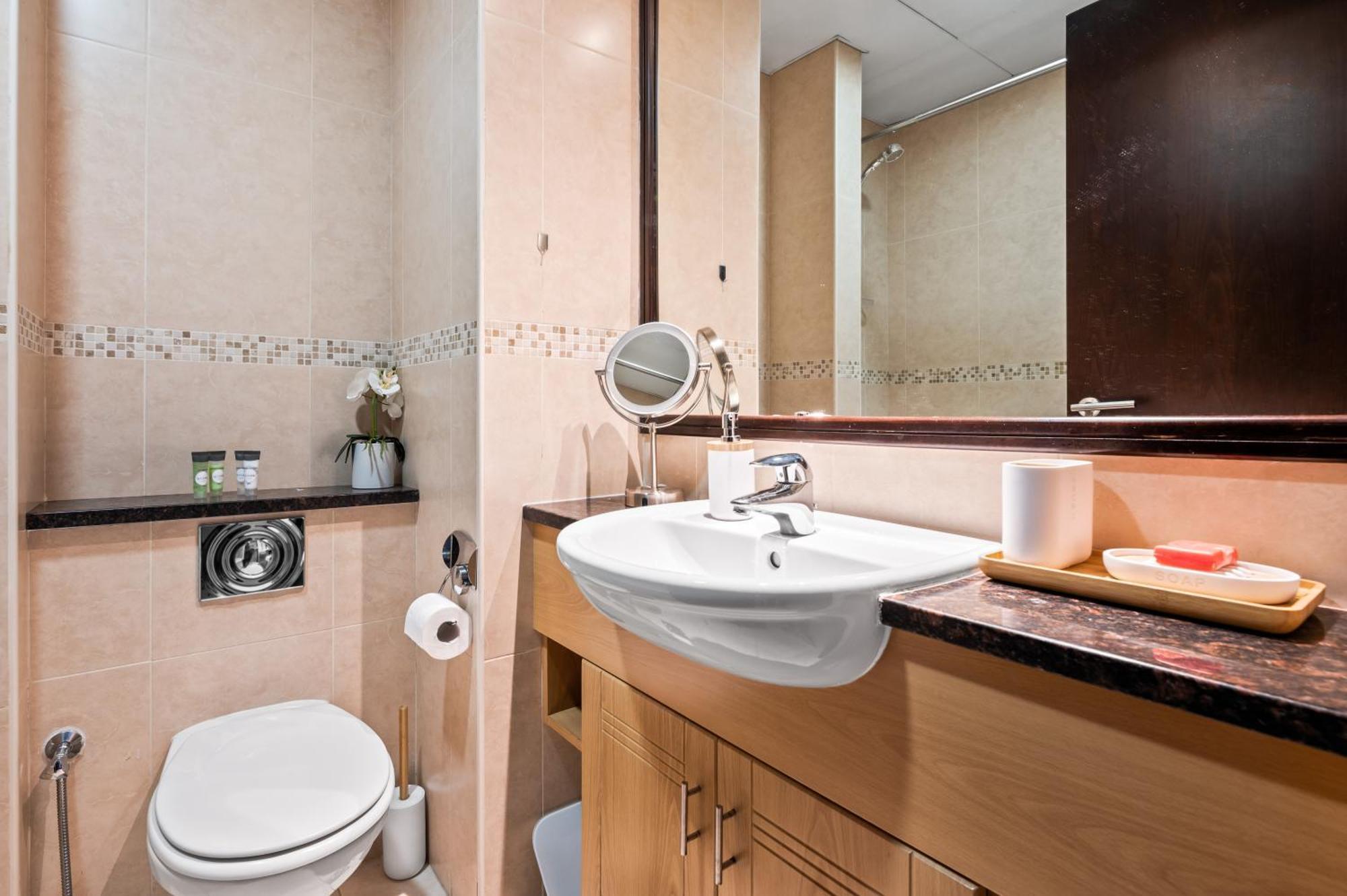 Upscale Studio Full Lake View In Goldcrest View Tower دبي المظهر الخارجي الصورة