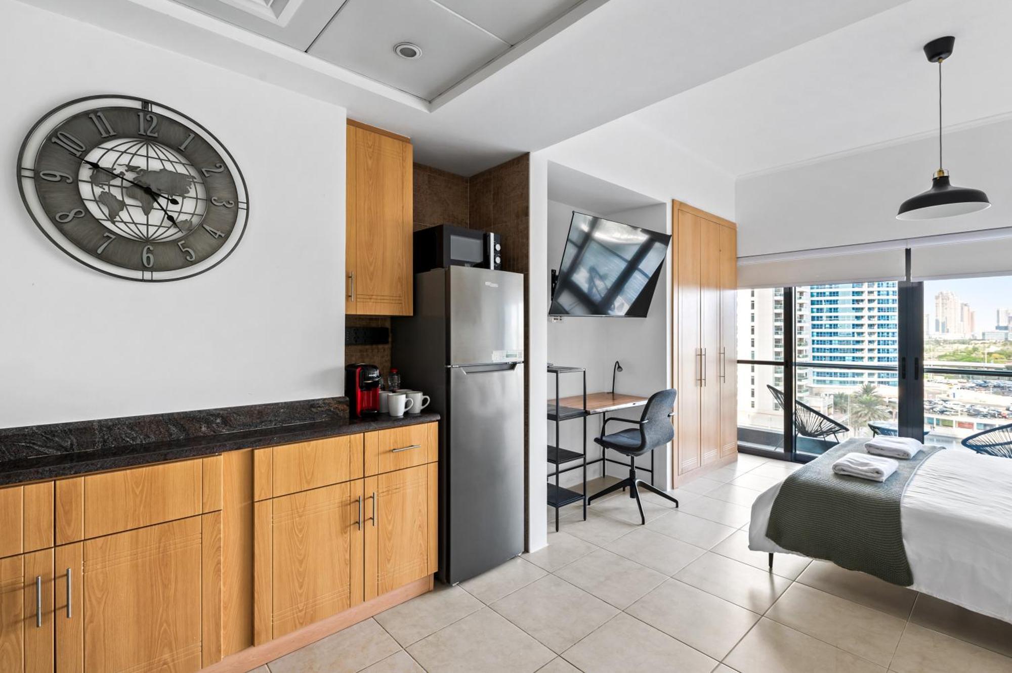 Upscale Studio Full Lake View In Goldcrest View Tower دبي المظهر الخارجي الصورة