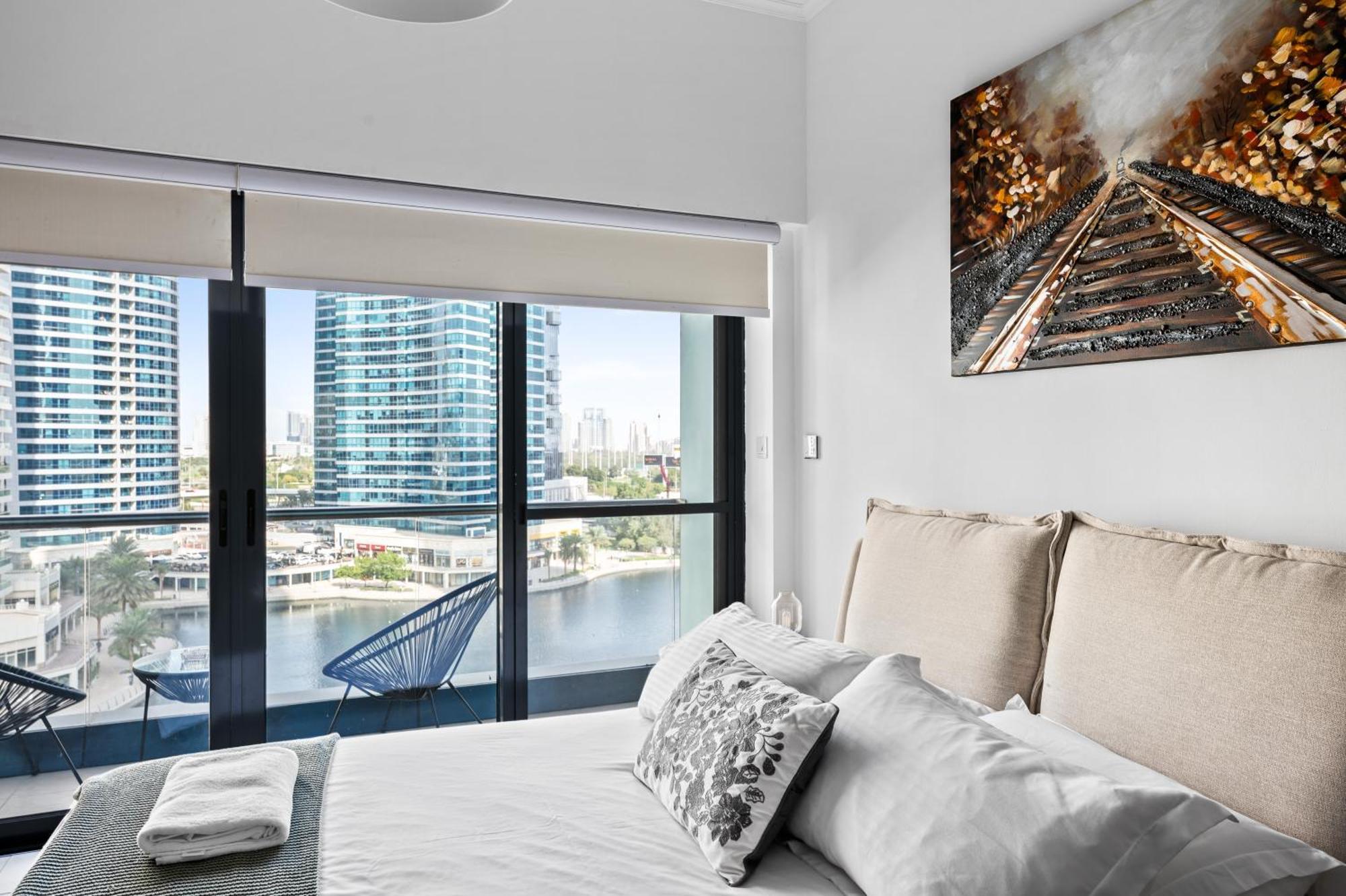 Upscale Studio Full Lake View In Goldcrest View Tower دبي المظهر الخارجي الصورة