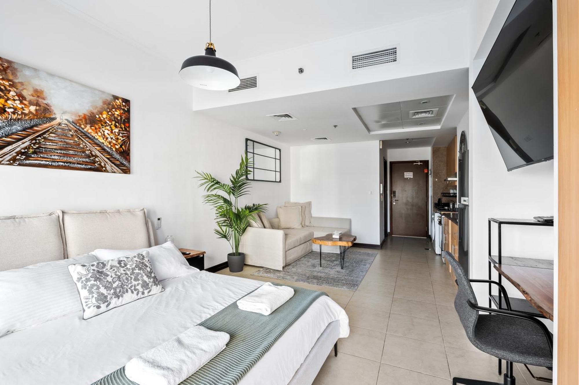 Upscale Studio Full Lake View In Goldcrest View Tower دبي المظهر الخارجي الصورة