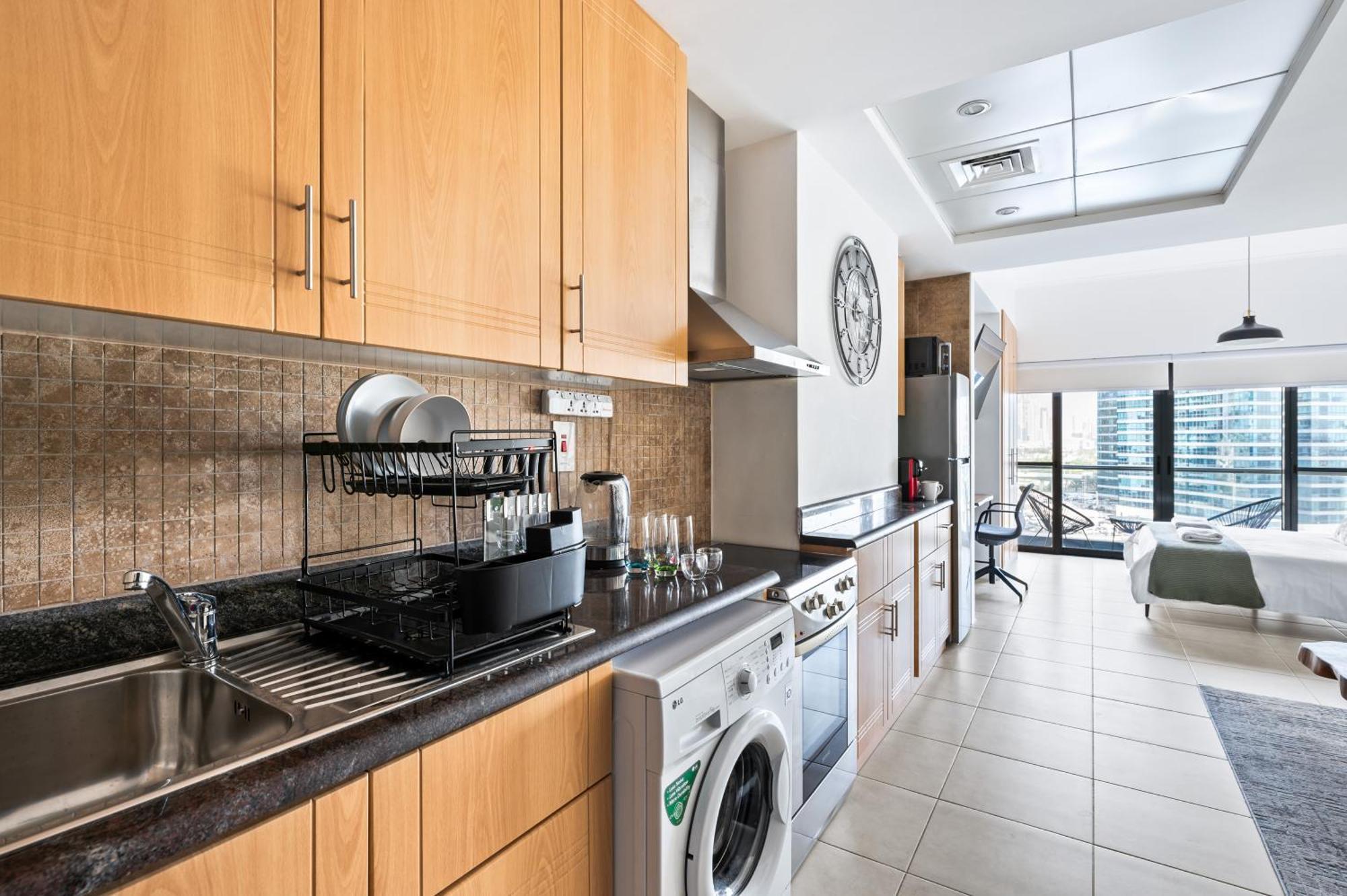 Upscale Studio Full Lake View In Goldcrest View Tower دبي المظهر الخارجي الصورة