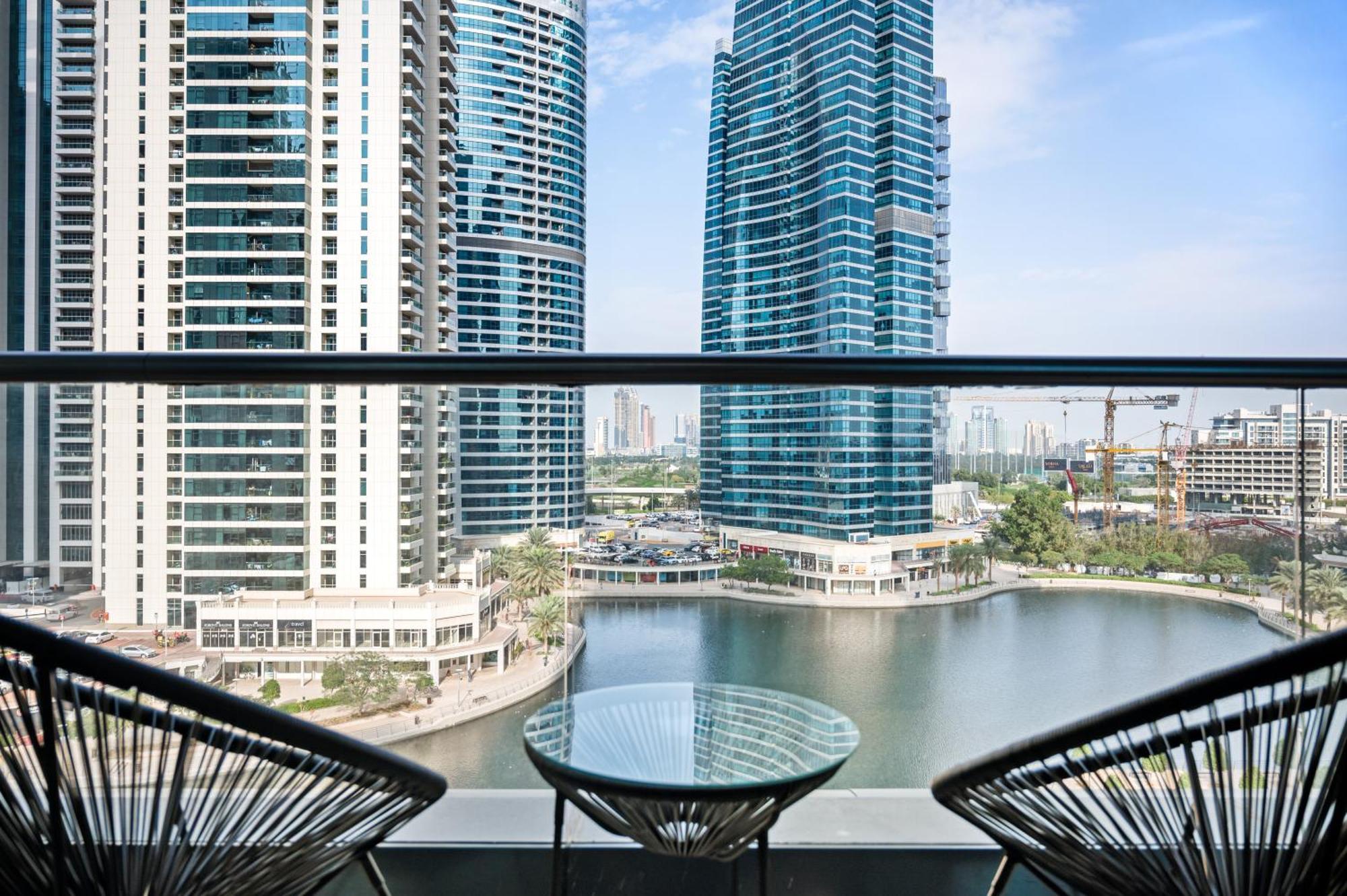 Upscale Studio Full Lake View In Goldcrest View Tower دبي المظهر الخارجي الصورة